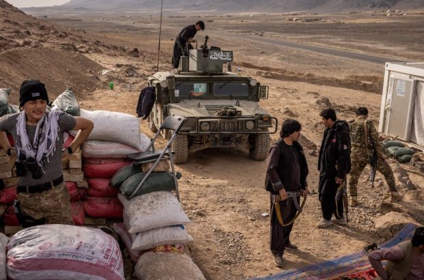 نیایورک تایمز: گروه طالبان در حال نزدیک شدن به شهرهای افغانستان هستند