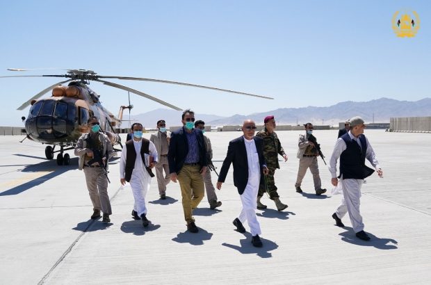 بازدید رئیس جمهور غنی از میدان هوایی بگرام