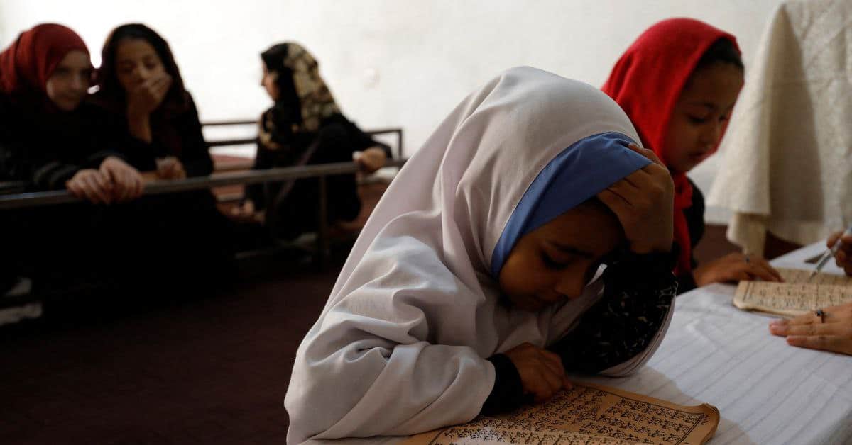 با محو شدن رویاها، دختران افغان به مدارس دینی روی می آورند
